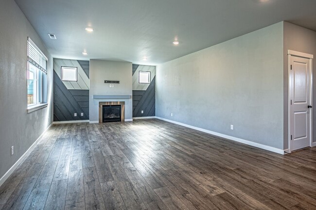 Building Photo - Spacious 4 bed home in Cascade Vista Commu...