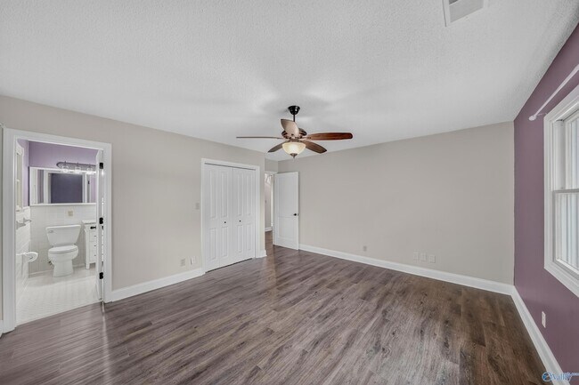 Building Photo - 1208 SE Willowbrook Dr