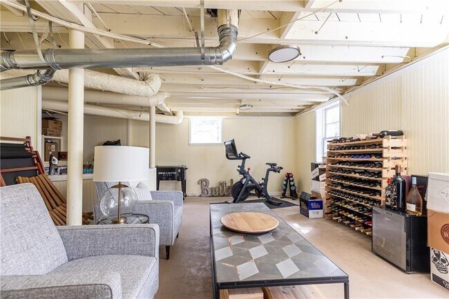 Building Photo - 1295 Lindenwood Ln NE