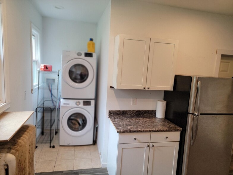 Building Photo - 211 Ontario St