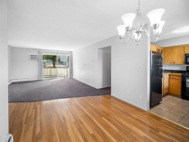 Building Photo - Modern Comfort: 1-Bedroom Apartment with B...