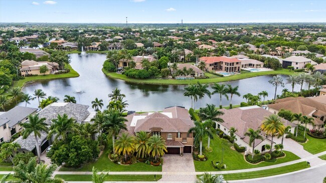 Building Photo - 10771 Versailles Blvd