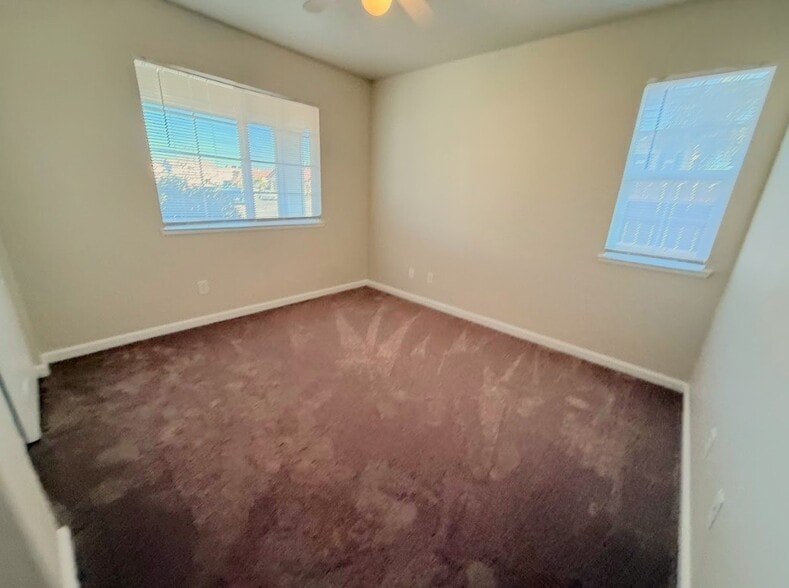 Building Photo - 1330 Riverside Ct