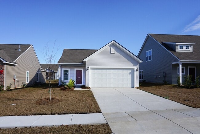 Building Photo - **$500 off First Months rent** Lovely 3 bedroom 2 Bath Ranch with 2 Car Garage in Goose Creek