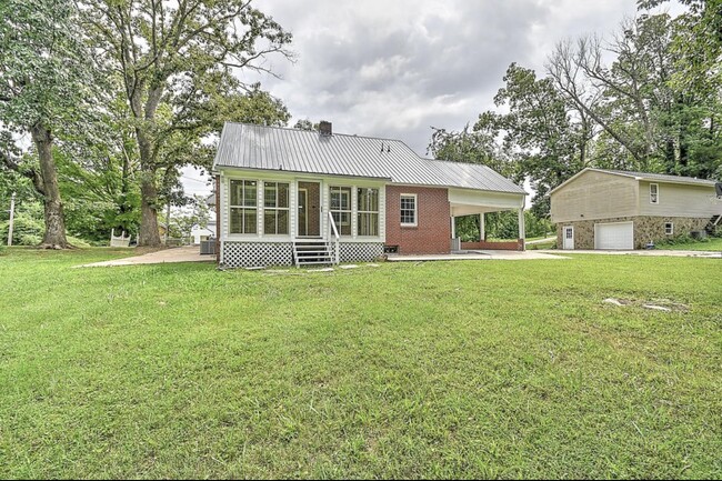 Building Photo - 401 Hillcrest Dr