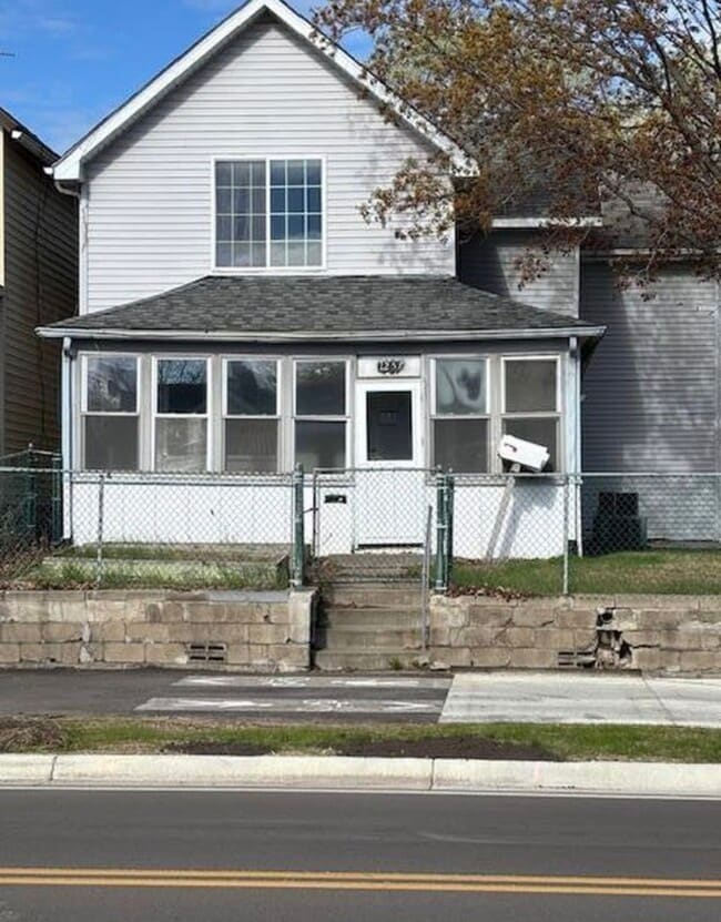 Building Photo - 1257 Rice St