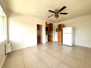 Building Photo - Waikiki: Studio for Rent