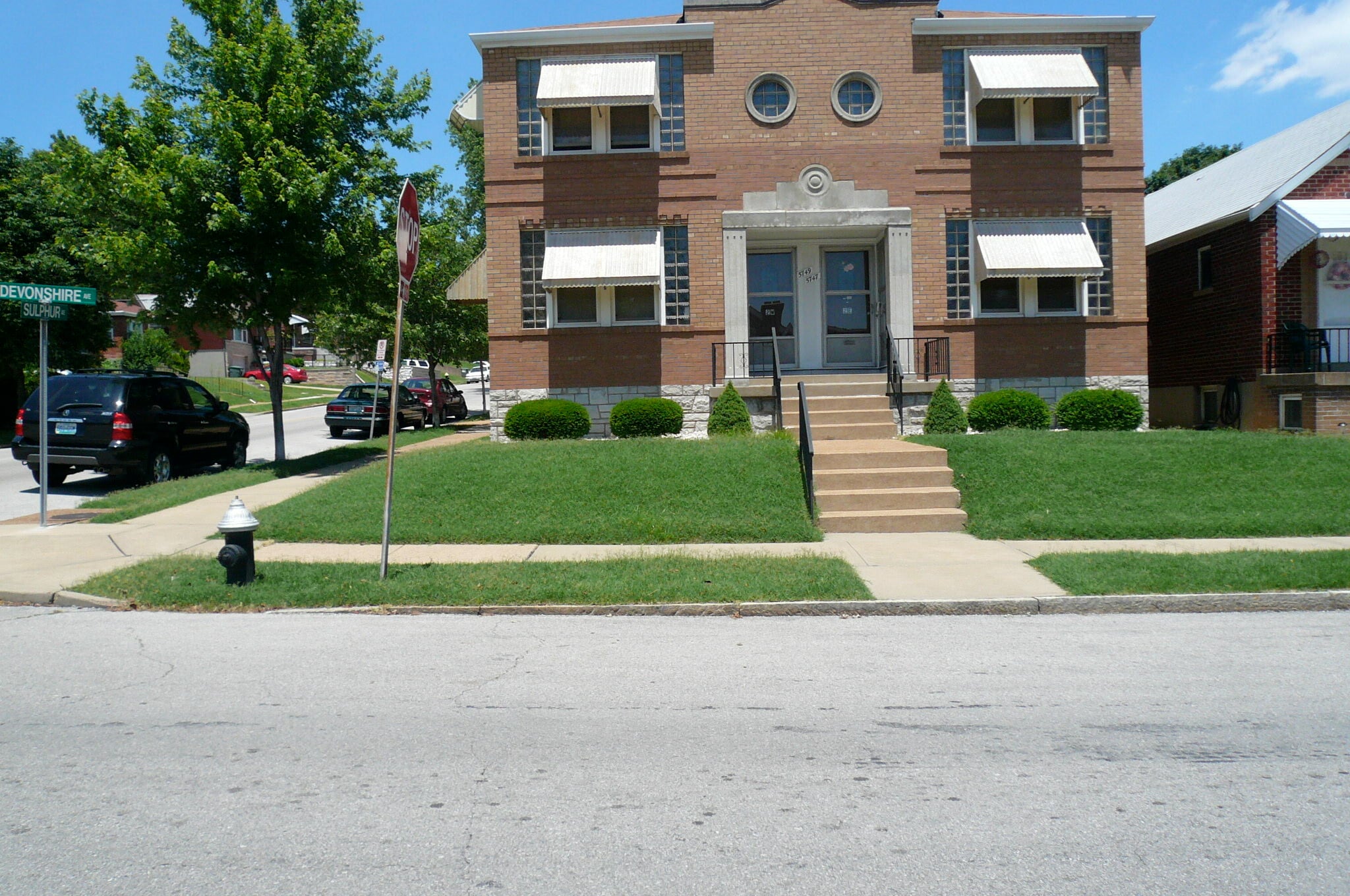 Building Photo - 5747 Devonshire Ave