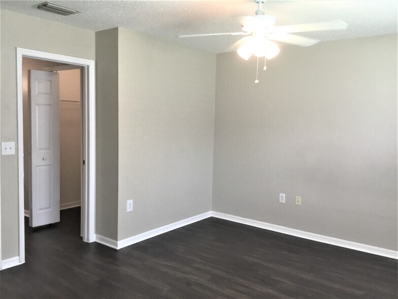 Building Photo - 519 Scarlet Maple Ct
