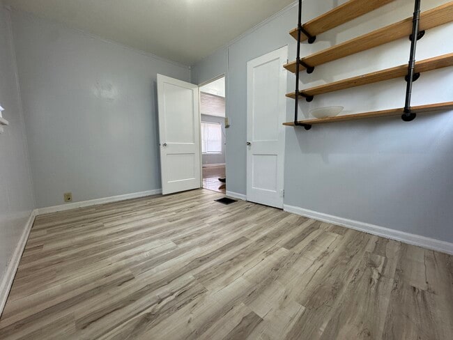 Building Photo - 2109 S Taylor St