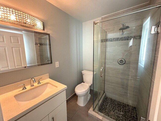 Building Photo - Clean and Upgraded 4 Bedroom Home Availabl...