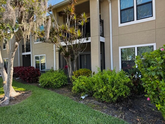 Front - 4045 Crockers Lake Blvd