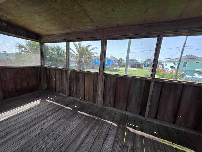 Building Photo - West End Jamaica Beach Cottage