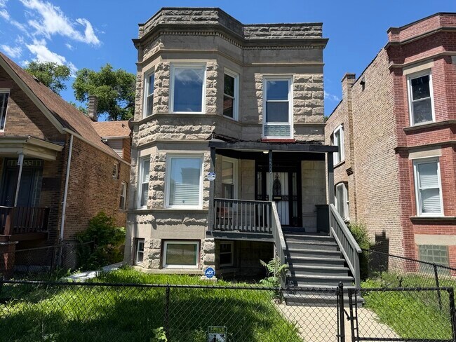Building Photo - 6522 S Paulina St