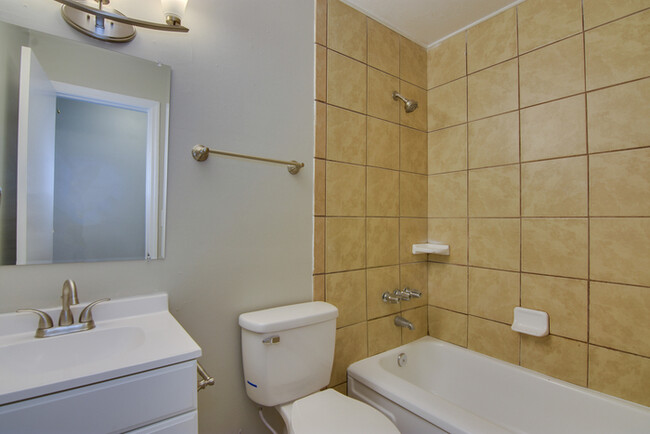 Building Photo - 3 Bedroom Augusta Home
