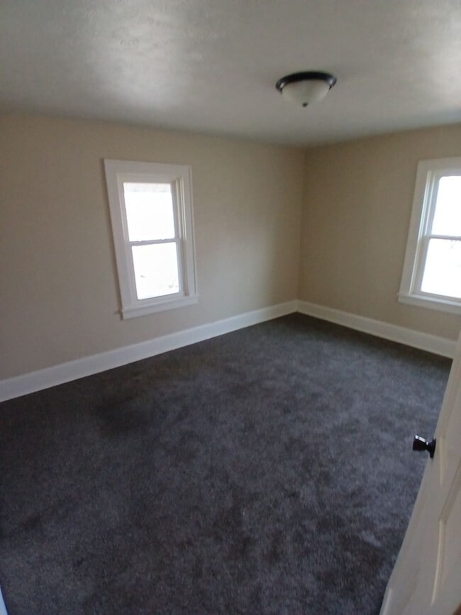 Building Photo - 328 Royal Ave