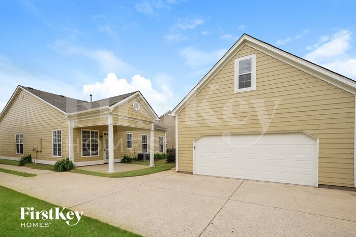 Building Photo - 4657 Nicholas Dr