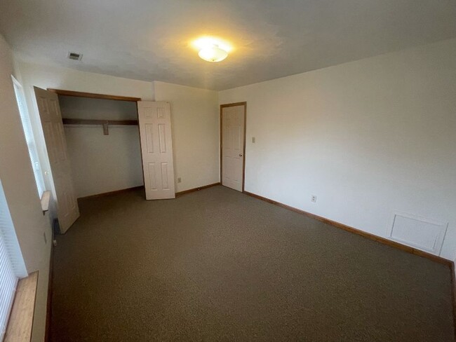 Building Photo - 2066 Iowa St
