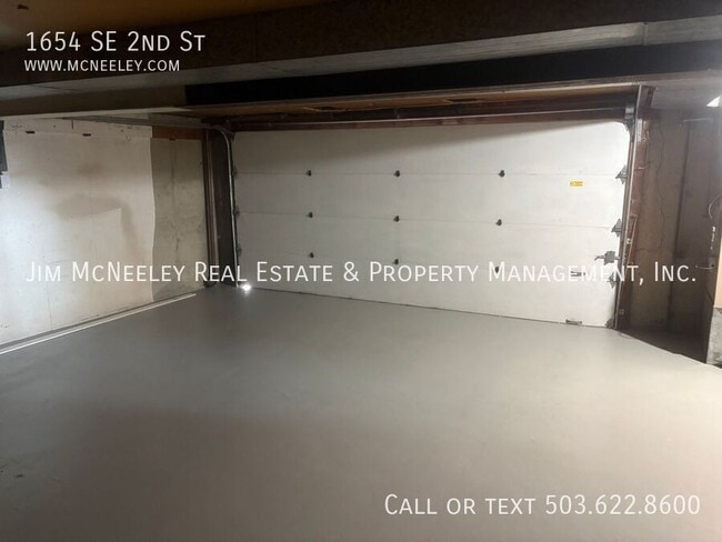 Building Photo - 1654 SE 2nd St