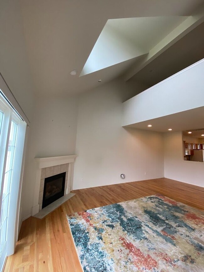 Building Photo - 1725 Harrison Pl
