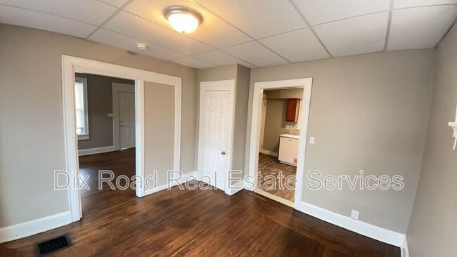 Building Photo - 4553 Midland Ave