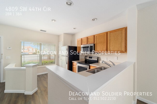 Building Photo - 4809 SW 44th Cir