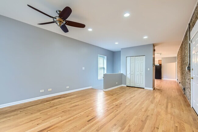 Building Photo - 4736 S St Lawrence Ave