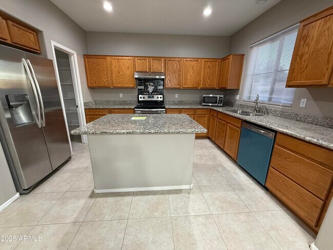 Building Photo - 2014 S Falcon Dr