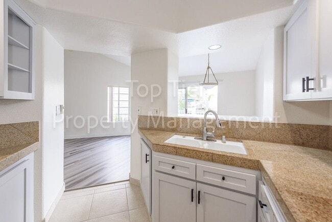Building Photo - Beautiful 2 bed / 2 bath / 1286 sqft Condo...