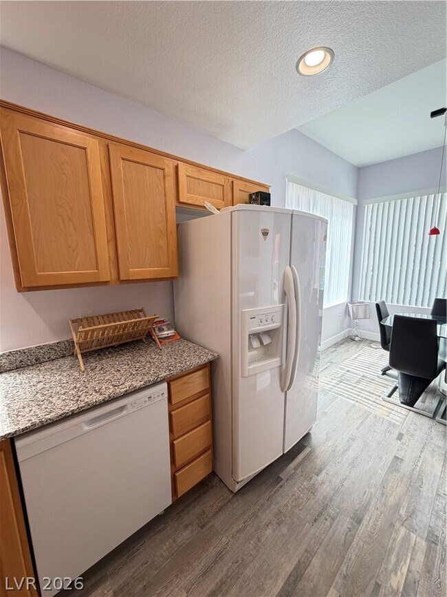 Building Photo - 87 E Agate Ave