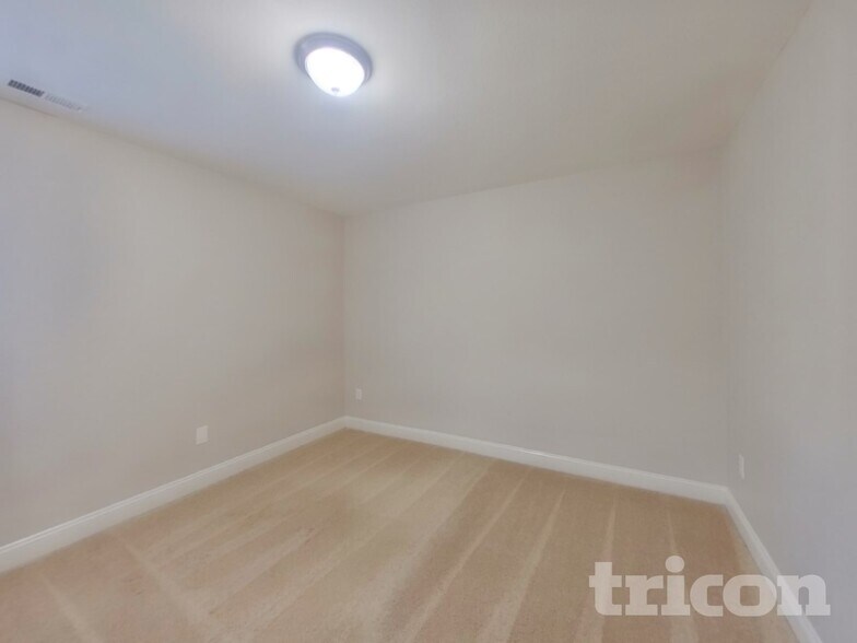 Building Photo - 4116 Larkhaven Village Dr