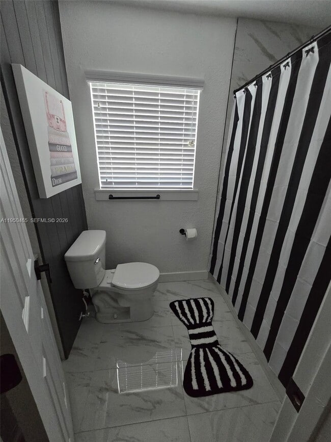 Building Photo - 5345 Avon Ct