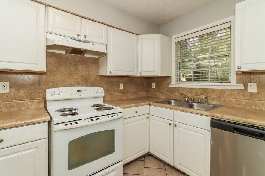 Building Photo - 5539 Hall Cir