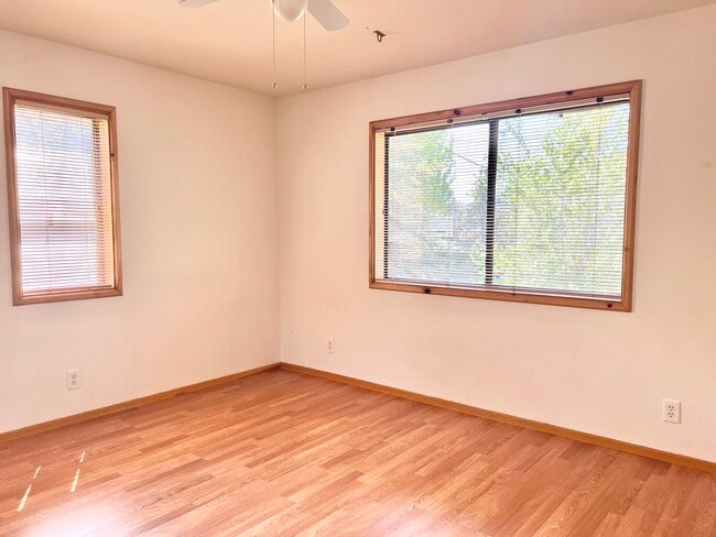 Building Photo - 14700 Voltaire Dr