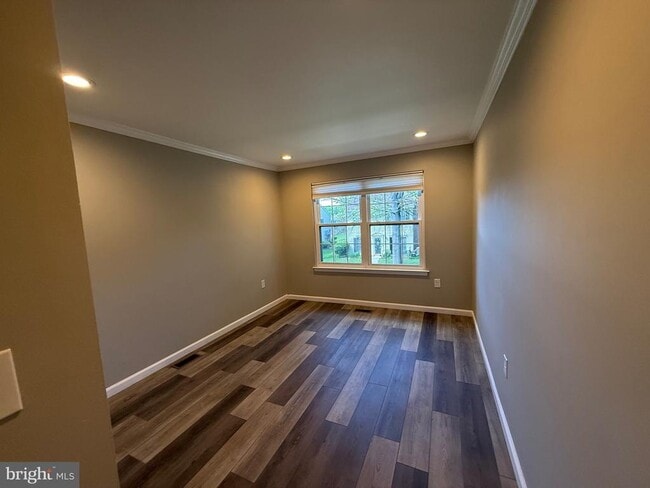 Building Photo - 28 Drewes Ct