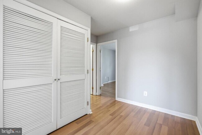 Building Photo - 27 Darien Way