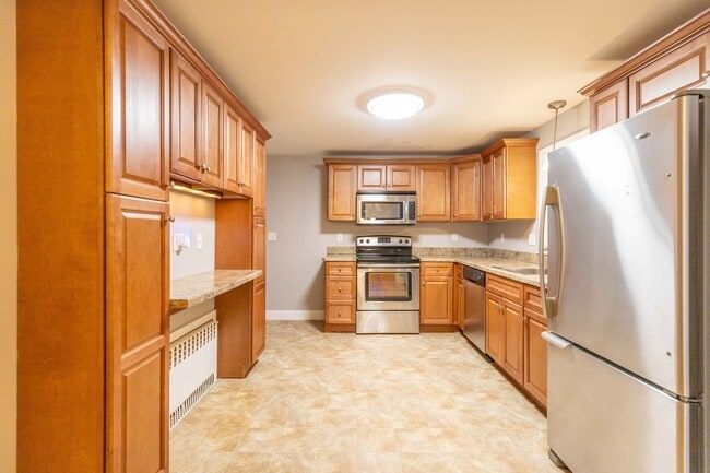 Building Photo - 3 Bedroom, 2 Bathroom home with Finished B...