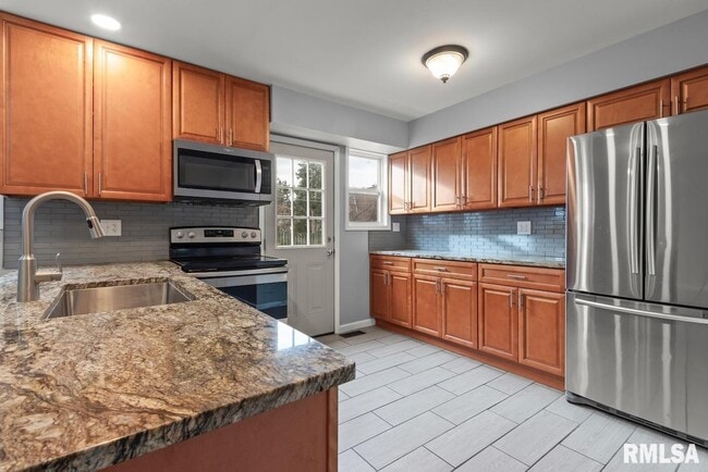 Building Photo - 2020 W Glen Ave