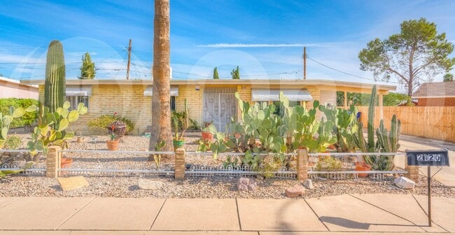 Primary Photo - 2120 N 3rd Ave