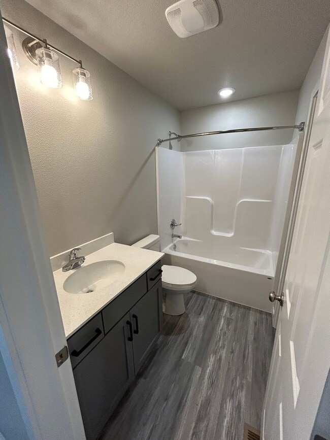 Building Photo - 3828 Scorpio Dr SE
