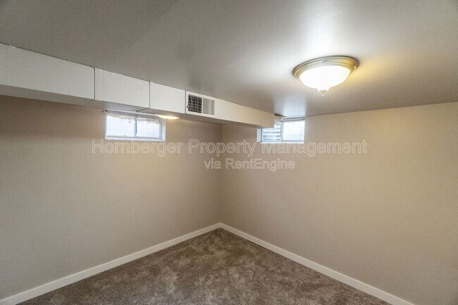 Building Photo - 1922 E 39th Ave