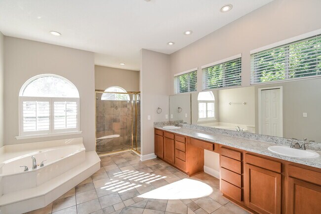 Building Photo - 10973 Hickory Trace Ln