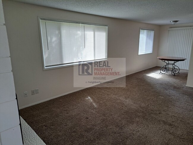 Building Photo - Check Out This Wonderful 2 bedroom, 2 bath...