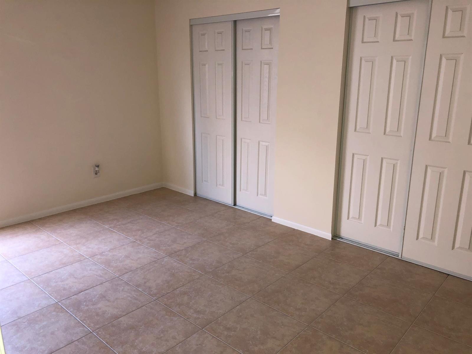 Building Photo - 803 Sandtree Dr