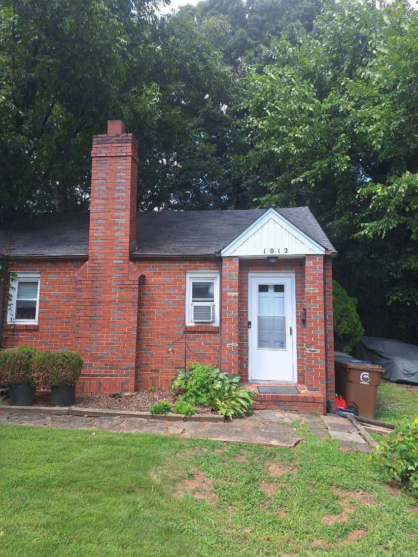 Building Photo - 1014 Willowbrook Dr