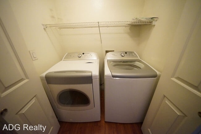 Building Photo - 2 br, 2 bath House - 9330 W Maule Ave #123...