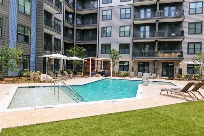 Building Photo - 1330 Fairmont Ave NW