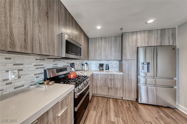 Building Photo - 150 S Las Vegas Blvd