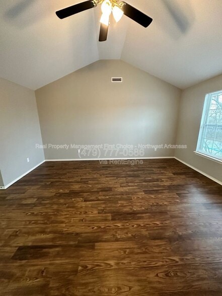 Building Photo - 2900 SW Amberwood Ave