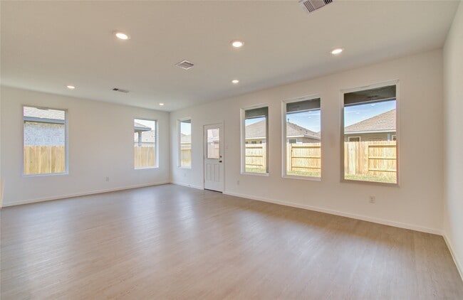 Building Photo - 26514 Foxtail Fern Dr